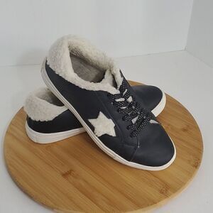 Portland Boot Company Sherpa Lined Lace Up Black Star Sneakers Women's Size 6.5